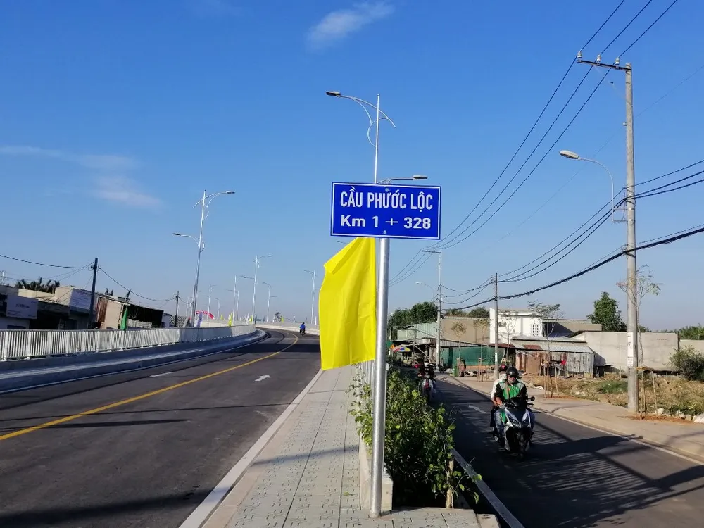 cau-phuoc-loc-thong-xe-5