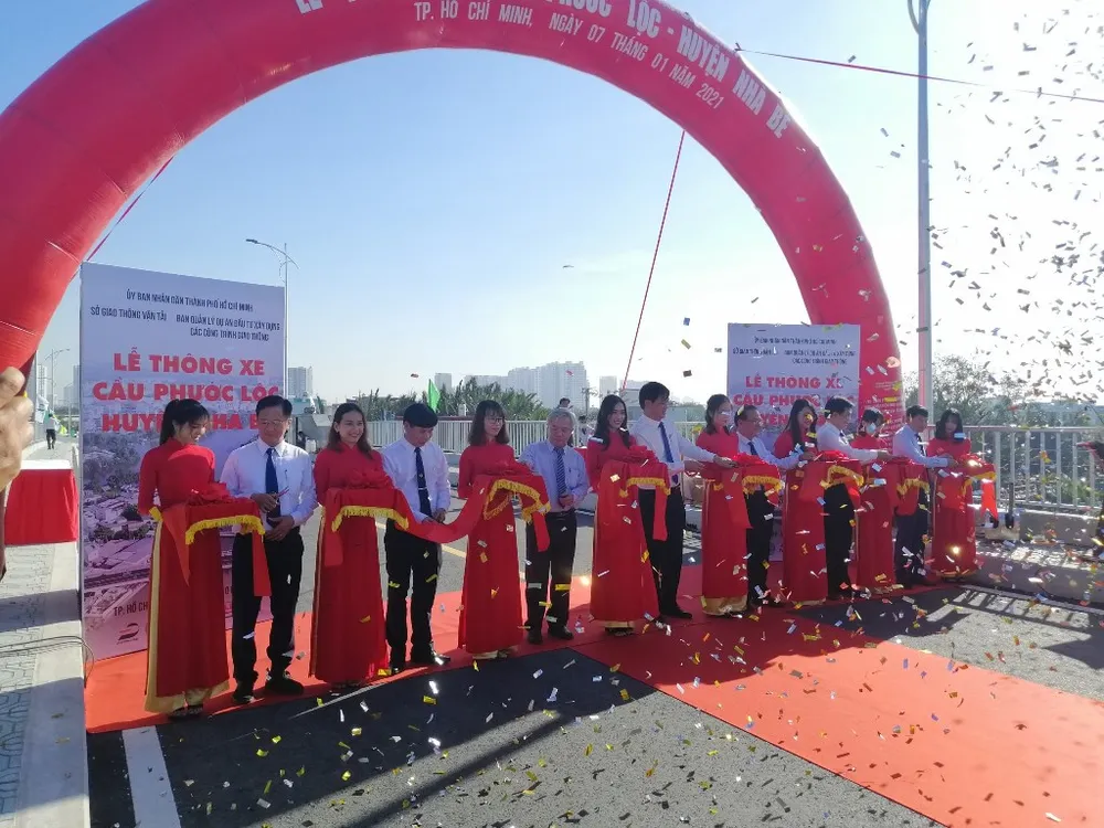 cau-phuoc-loc-thong-xe-2