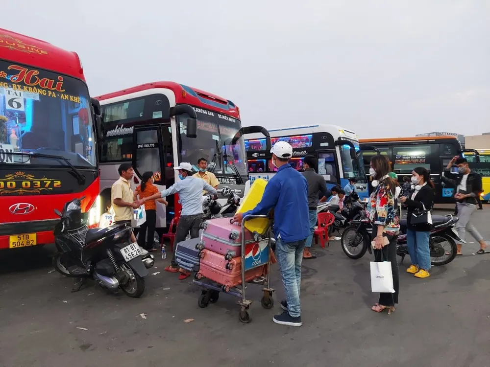 ben-xe-vang-ngay-tet-9