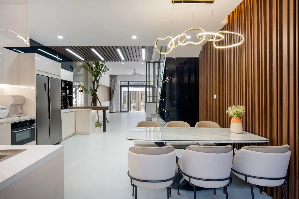 nha-pho-co-gieng-troi-4