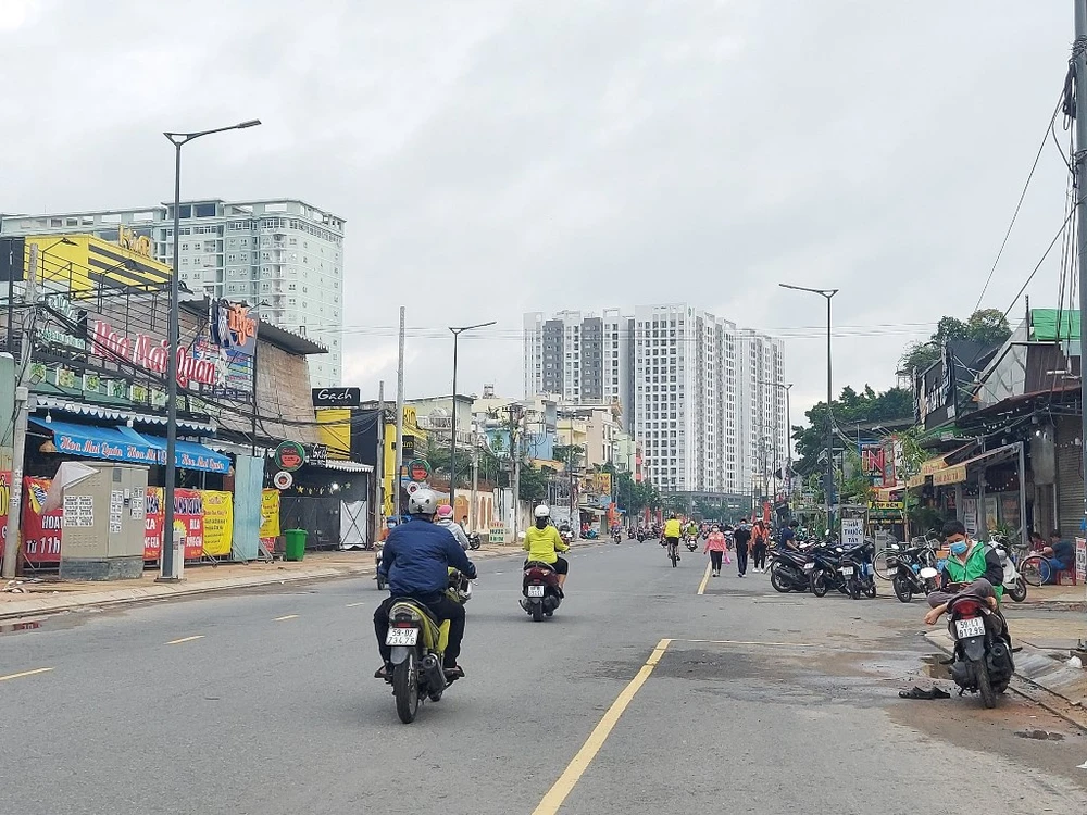 Công ty Điện lực Tân Phú sẽ phối hợp với Ban quản lý dự án lưới điện phân phối TP.HCM và UBND quận Tân Phú đã lập phương án ngầm hóa lưới điện hàng trụ điện trên. Đồng thời, đồng bộ với dự án nâng cấp, mở rộng đường Kênh Hiệp Tân, 2