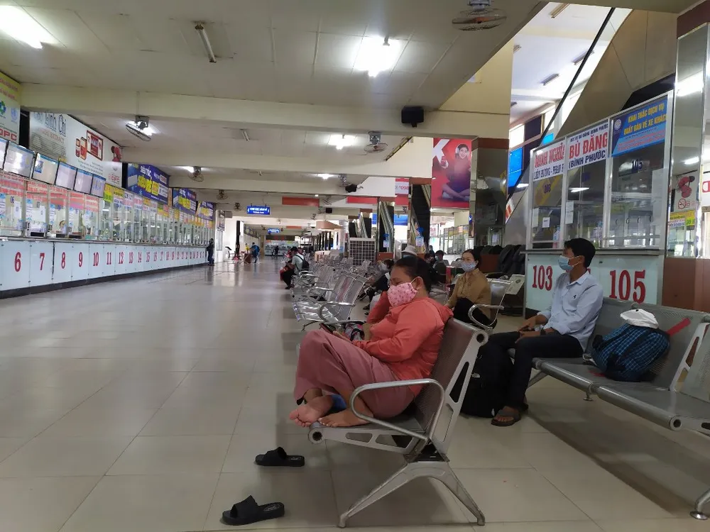 ben-xe-mien-dong-ngay-dau-gian-cach-xa-hoi-2