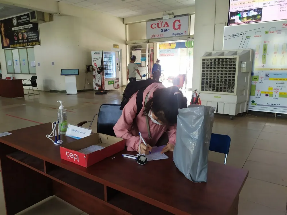 ben-xe-mien-dong-ngay-dau-gian-cach-xa-hoi-5