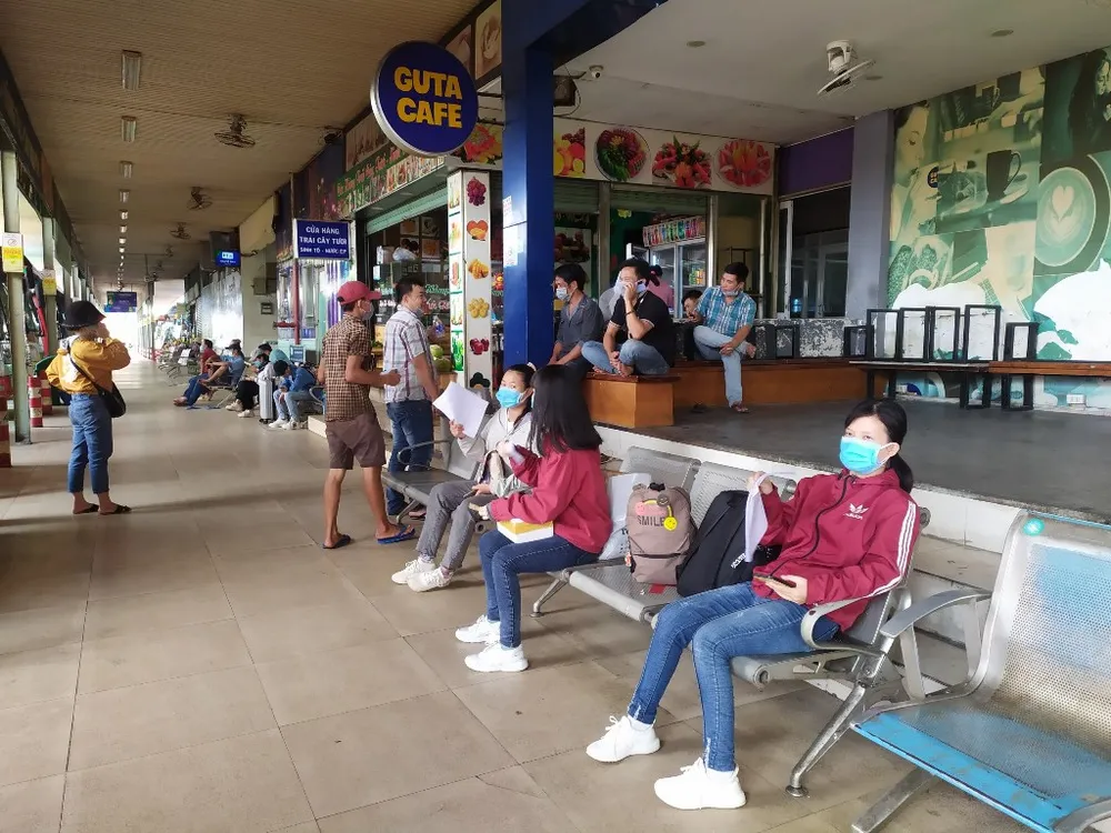 ben-xe-mien-dong-ngay-dau-gian-cach-xa-hoi-6