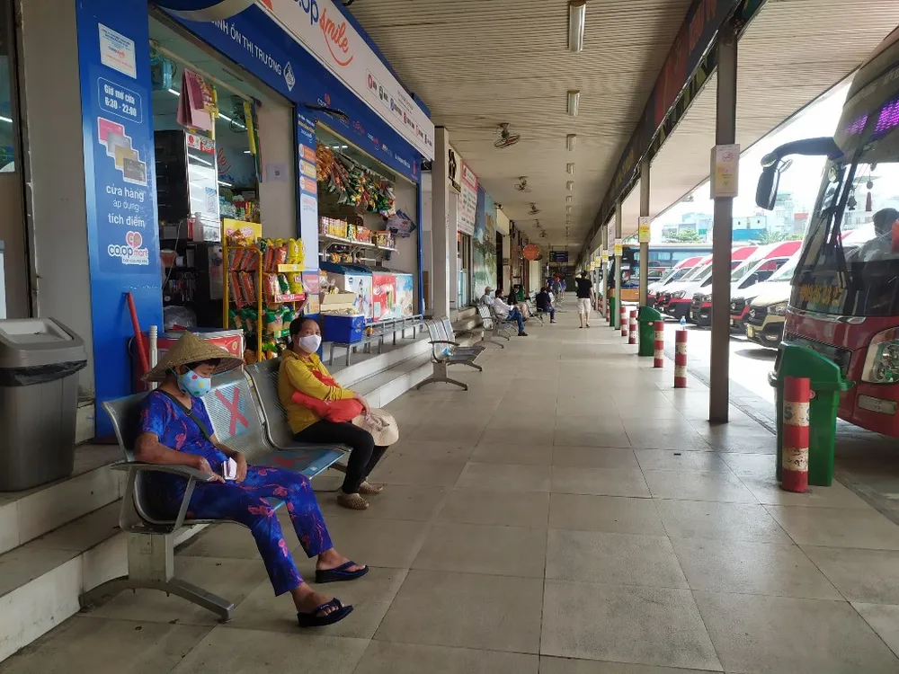 ben-xe-mien-dong-ngay-dau-gian-cach-xa-hoi-7