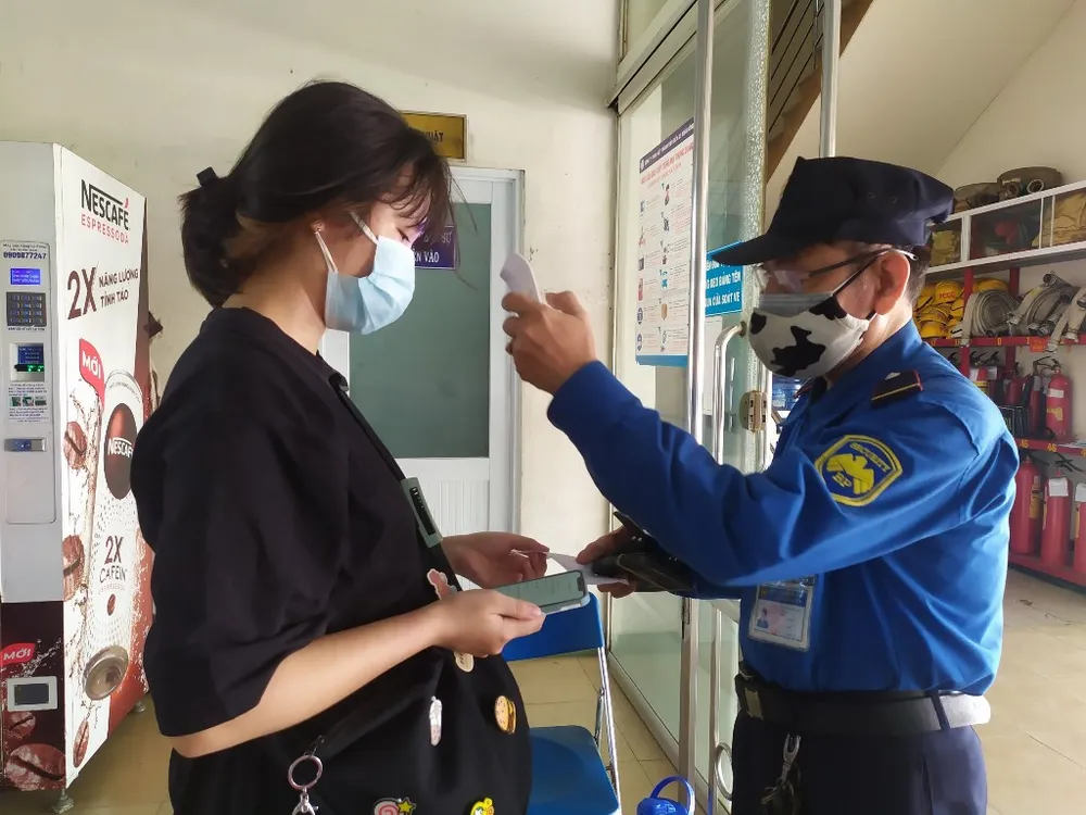 ben-xe-mien-dong-ngay-dau-gian-cach-xa-hoi-8