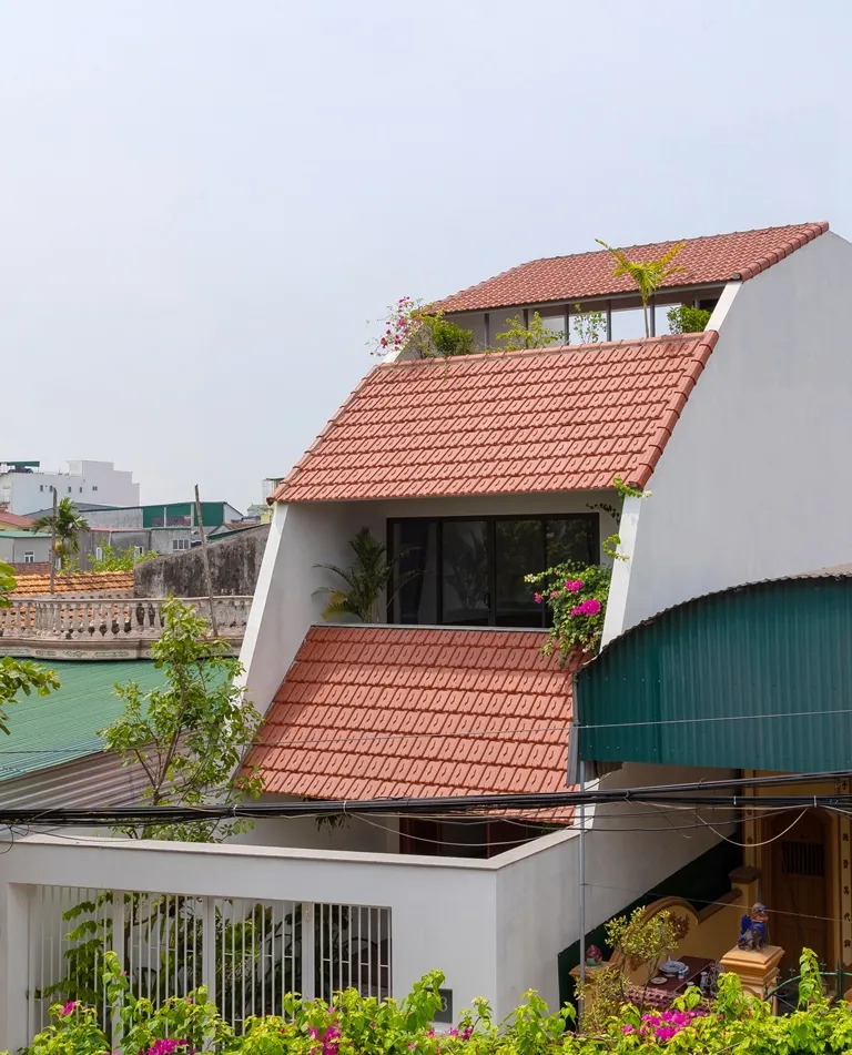 ngoi-nha-ngoi-co-ba-mai-truot-3