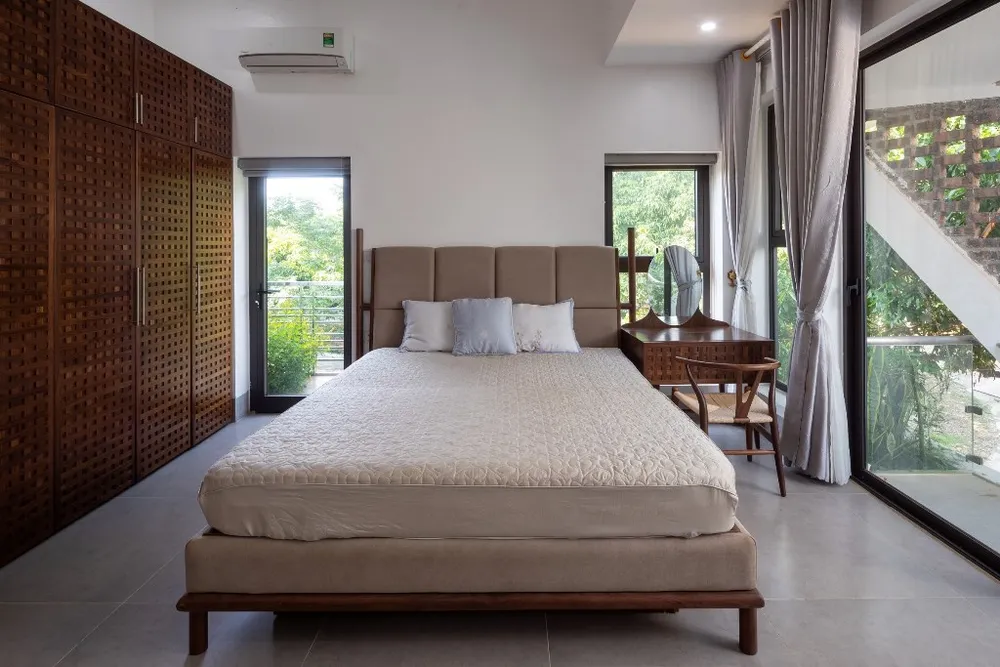 ngoi-nha-trong-cay-tren-mai-cong-11