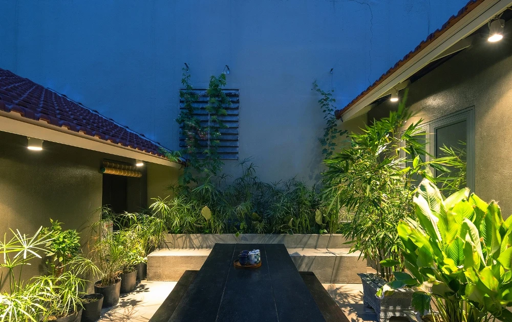 ngoi-nha-co-vuon-va-nha-hoa-thanh-mot-13