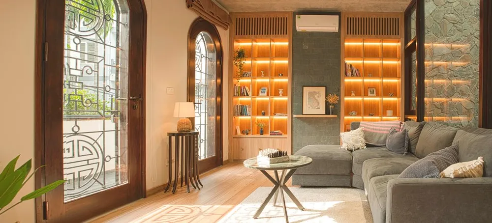 ngoi-nha-noi-bat-giua-long-pho-co-14