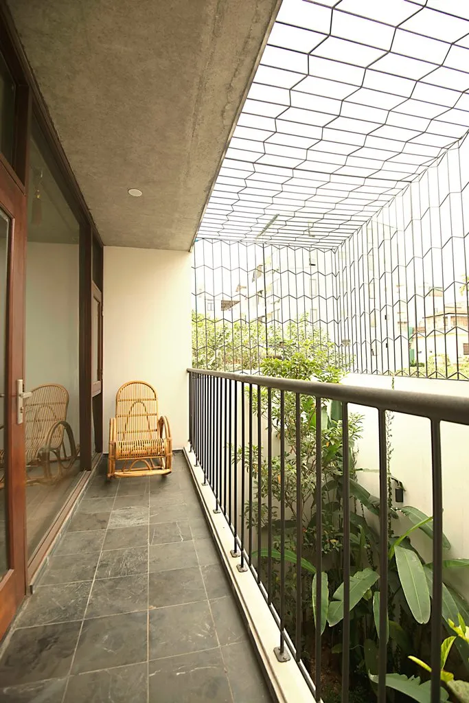 ngoi-nha-noi-bat-giua-long-pho-co-16