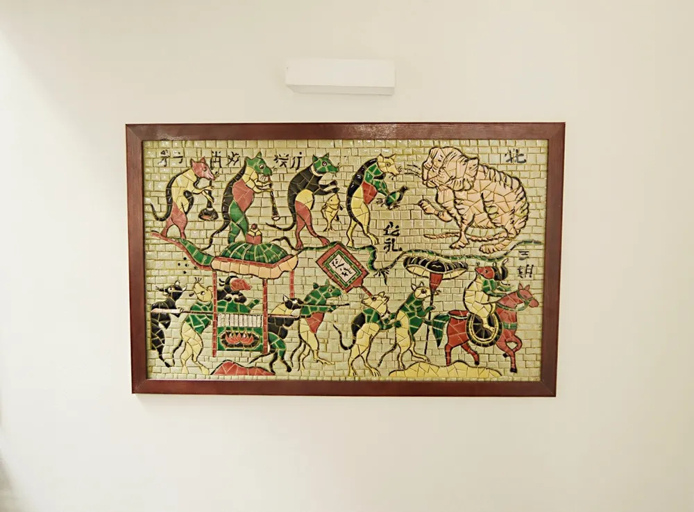 ngoi-nha-noi-bat-giua-long-pho-co-20