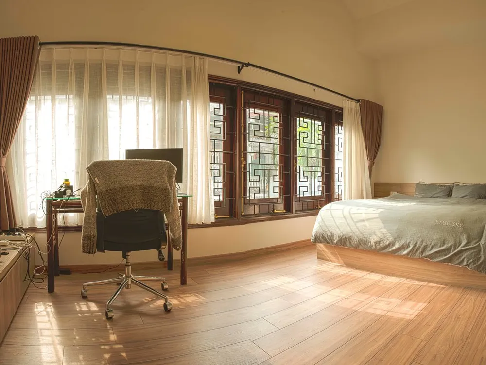 ngoi-nha-noi-bat-giua-long-pho-co-22