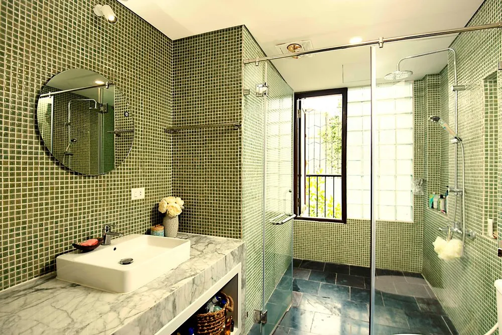 ngoi-nha-noi-bat-giua-long-pho-co-23