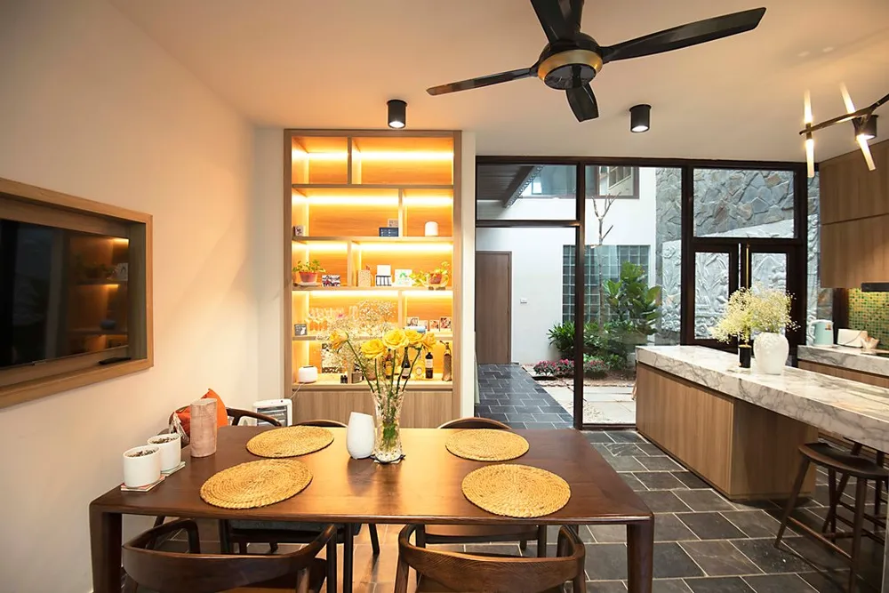 ngoi-nha-noi-bat-giua-long-pho-co-6