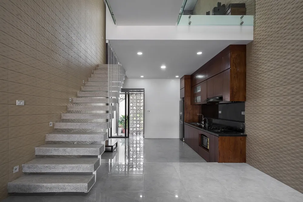 ngoi--nha-co-bon-hoa-o-mat-tien-10