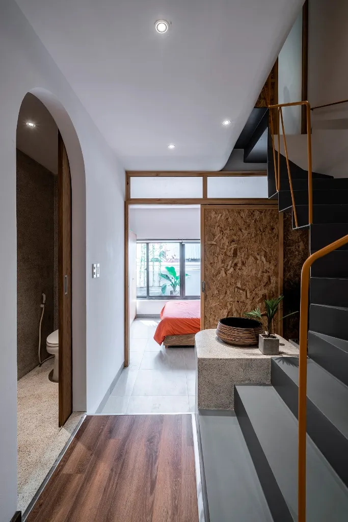 ngoi-nha-noi-bat-giua-pho-11