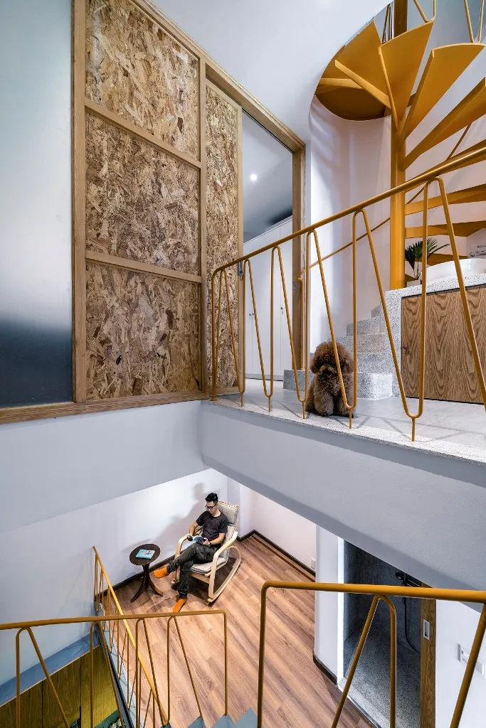 ngoi-nha-noi-bat-giua-pho-9