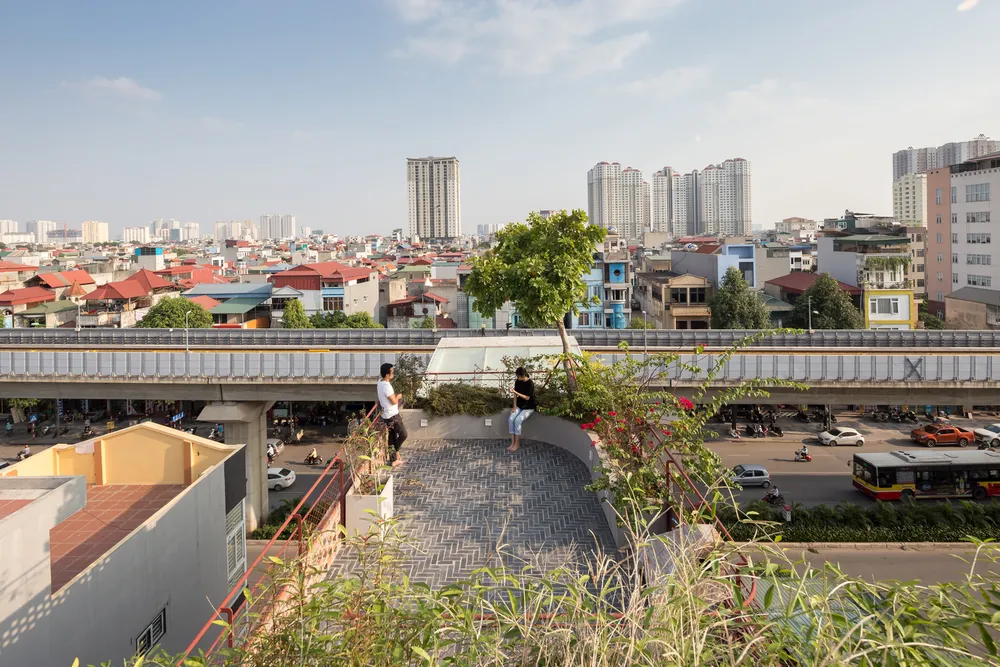 nha-ong-hai-lop-mat-tien-15