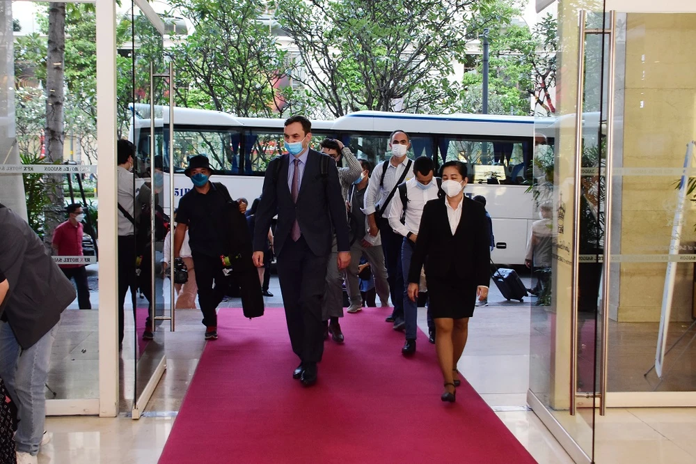 doan-khach-dac-biet-2