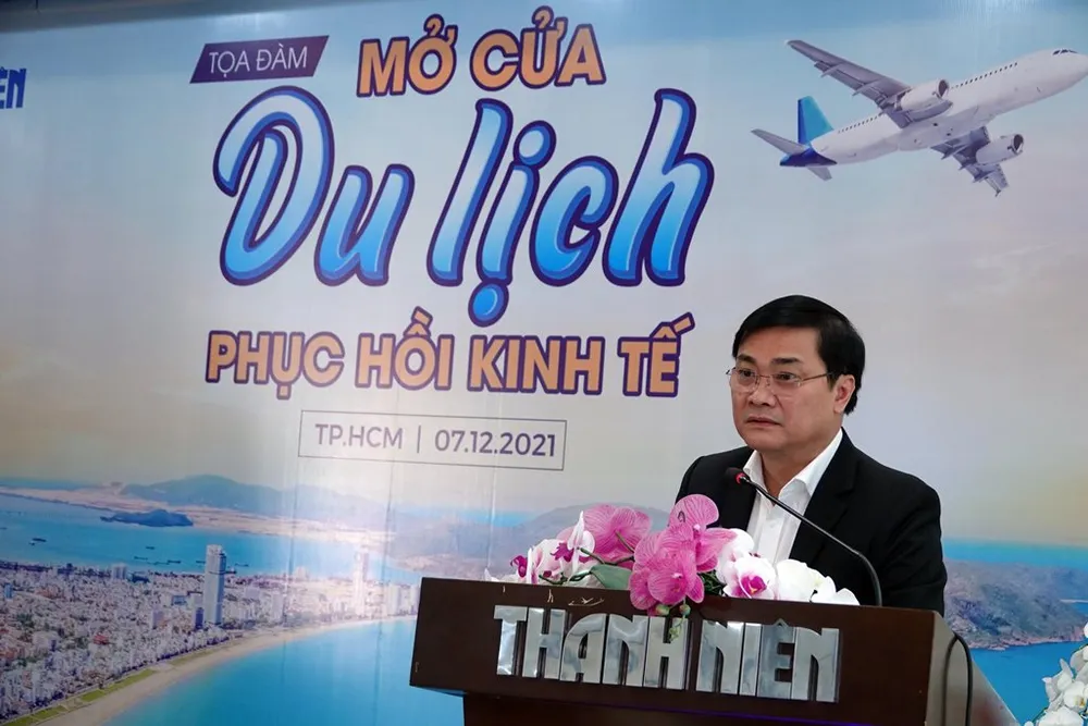 mo-cua-du-lich-tphcm-2