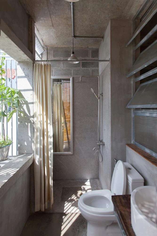 Khu vệ sinh thông thoáng.