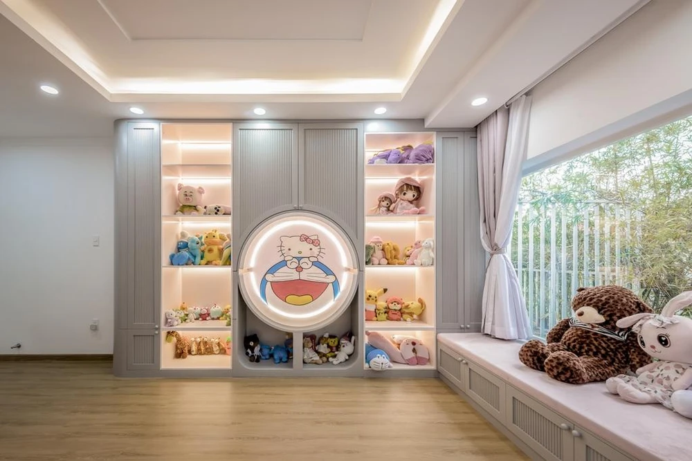 Phòng ngủ có khu vực học tập, khu vực thư giãn.