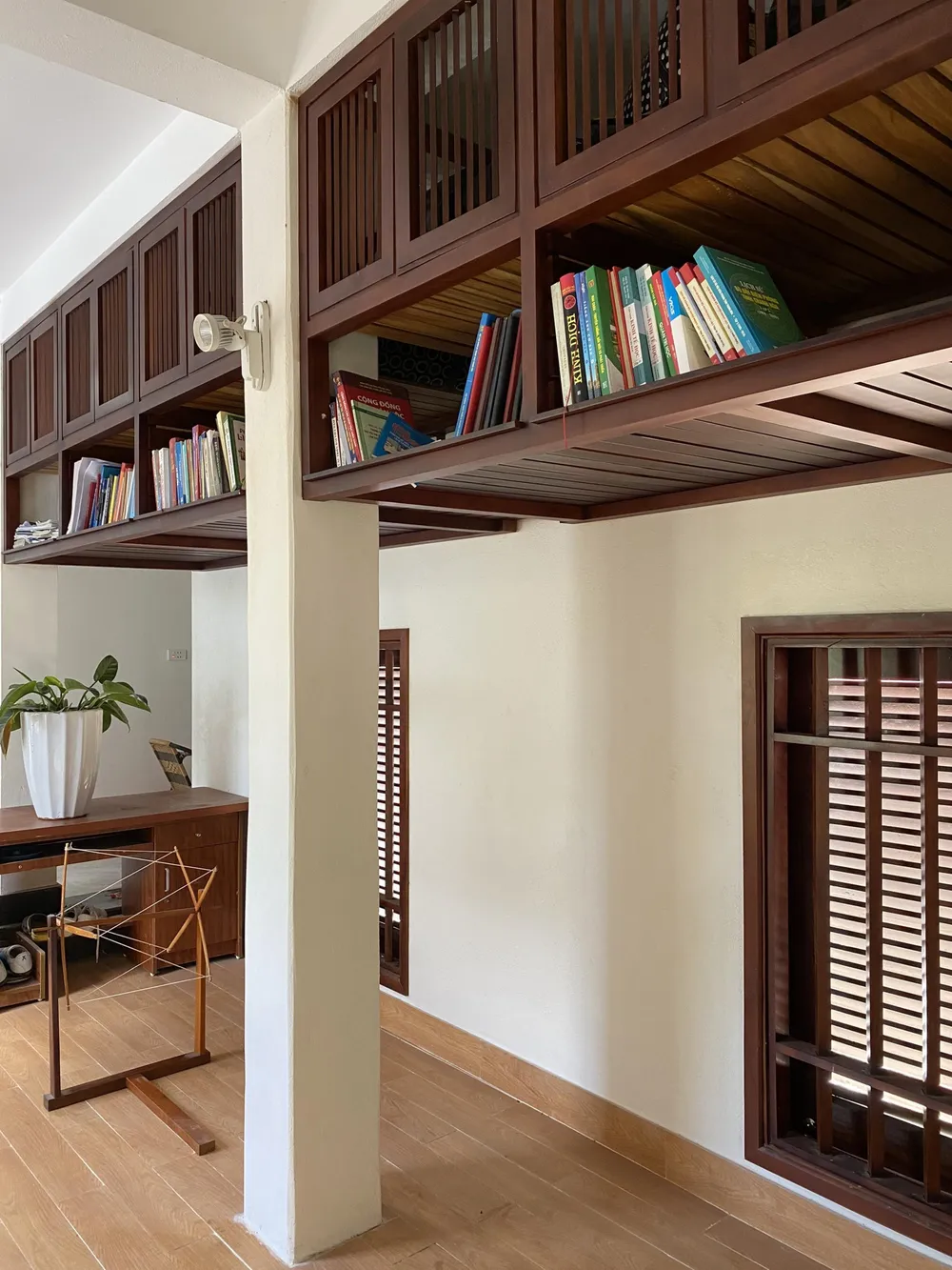 Các thành viên sau khi thức dậy trên tầng hai, sẽ trải niệm một không gian đóng, truyền thống, thân mật. Các thành viên sau khi thức dậy trên tầng hai, sẽ trải niệm một không gian đóng, truyền thống, thân mật.