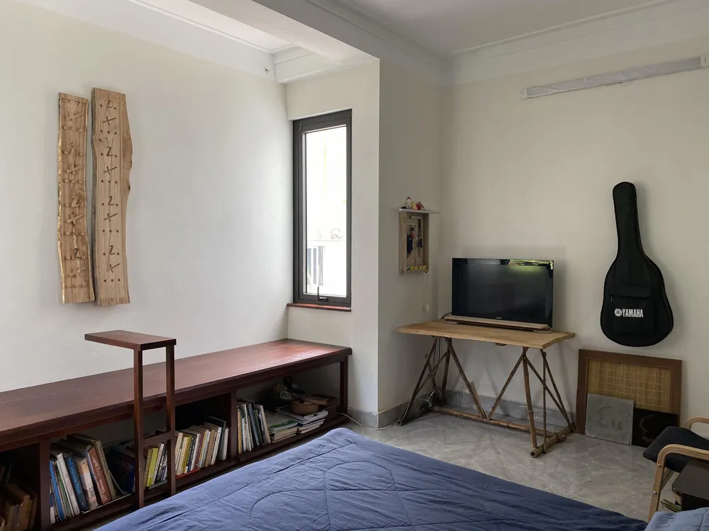 Phòng ngủ kế bên bếp được dành cho ông bà khi họ không tự chăm sóc được bản thân. Phòng ngủ kế bên bếp được dành cho ông bà khi họ không tự chăm sóc được bản thân.