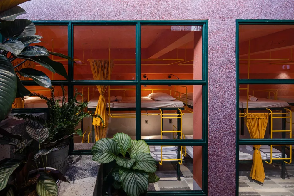 Cách bố trí không gian hợp lý của kiến trúc sư đảm bảo cho việc kinh doanh và sinh hoạt mà vẫn đảm bảo hai không gian này không bị ảnh hưởng lẫn nhau.