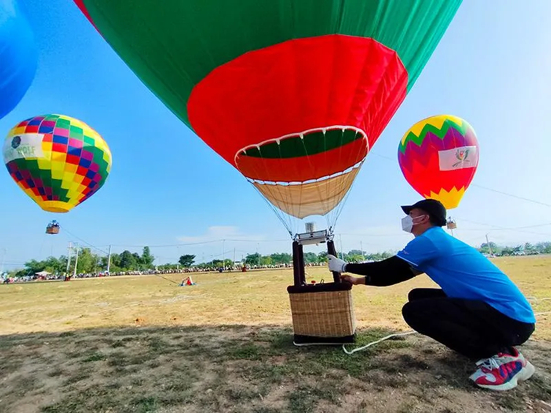 Công tác chuẩn bị bay được tổ chức cẩn thận, an toàn. Trong ngày sẽ bay ba lần vào buổi sáng, chiều và tối.