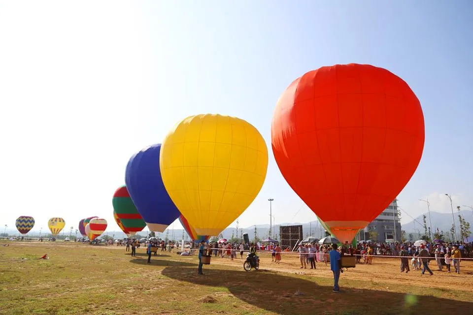 20 quả cầu cấp 1 và 2 sẽ được cố định bay trên không trung, không chở người, để cho người dân ngắm.