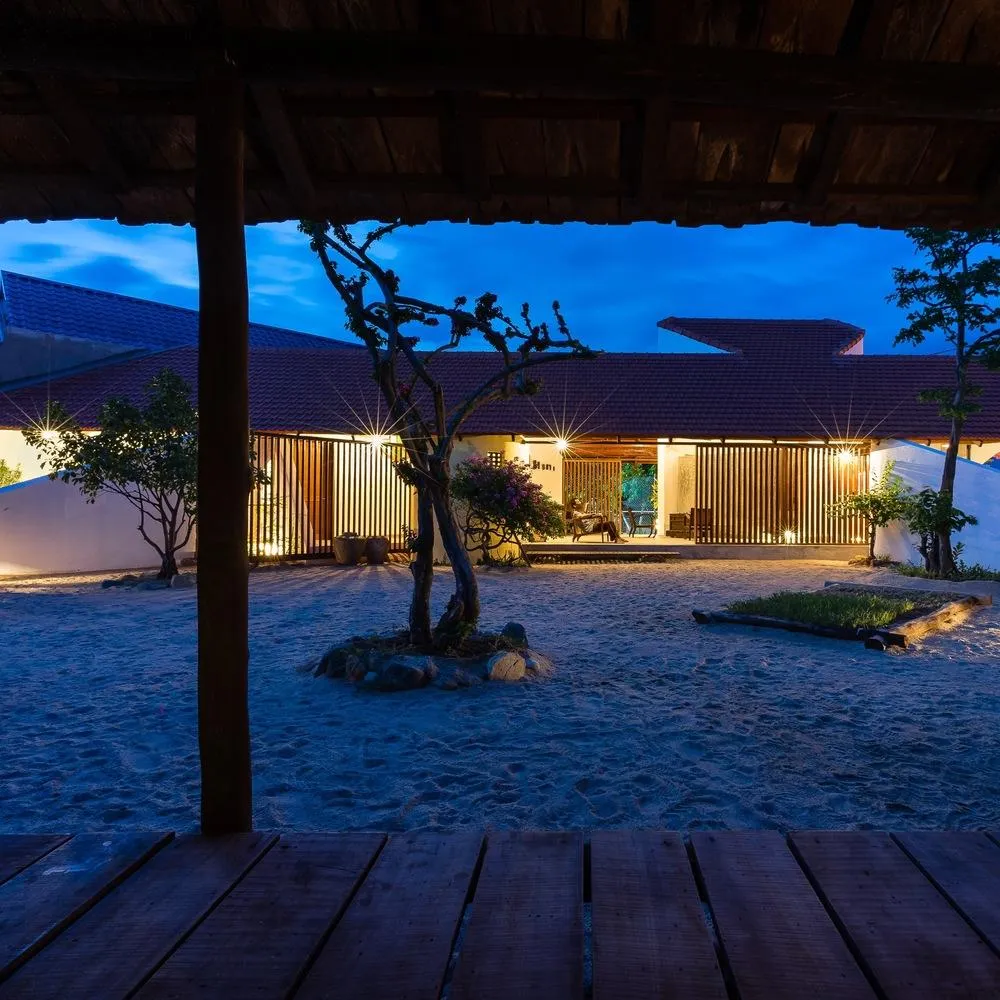 Ngôi nhà thiết kế đơn giản nhưng thân thiện, kết nối con người với thiên nhiên.