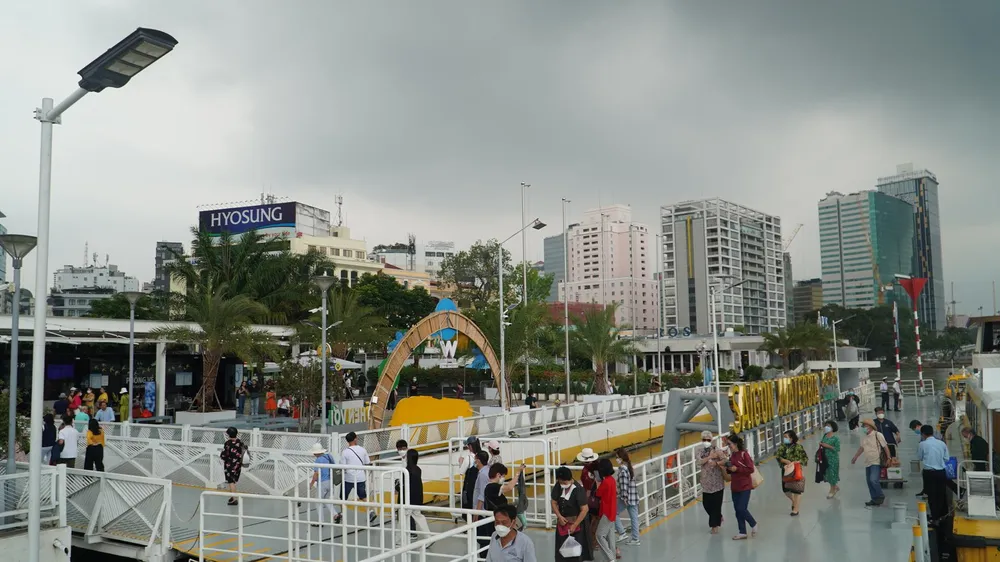 Các đơn vị thực hiện chuyến khảo sát từ bến Bạch Đằng (quận 1). Các đơn vị thực hiện chuyến khảo sát từ bến Bạch Đằng (quận 1).