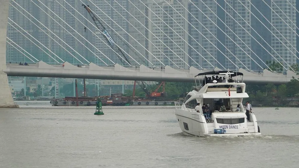 Tham gia trải nghiệm tour du thuyền, du khách sẽ ngắm được các địa điểm nổi tiếng ở TP như cầu Thủ Thiêm 2, Landmark 81, cầu Phú Mỹ... Tham gia trải nghiệm tour du thuyền, du khách sẽ ngắm được các địa điểm nổi tiếng ở TP như cầu Thủ Thiêm 2, Landmark 81, cầu Phú Mỹ...