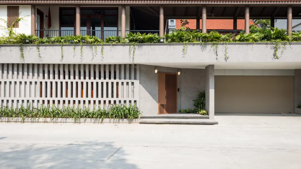 Nhà ở Bình Đà tọa lạc tại làng Bình Đà, ngoại thành TP Hà Nội. Công trình gồm hai hạng mục, khu nhà thờ gia tiền theo dạng nhà ba gian truyền thống vùng Bắc Bộ và khối nhà ở đầy đủ tiện nghi dành cho gia đình ba thế hệ.