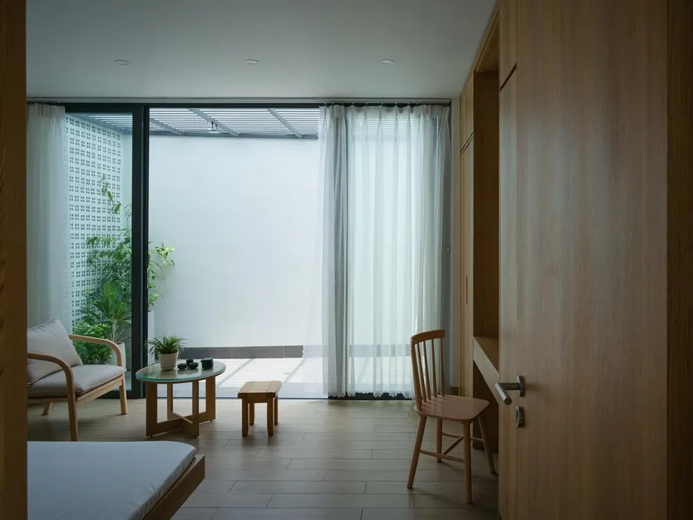 Các mảng cây xanh được bố trí xuyên suốt công trình, để khách hàng có thể tận hưởng nguồn năng lượng thiên nhiên ở bất cứ không gian nào.