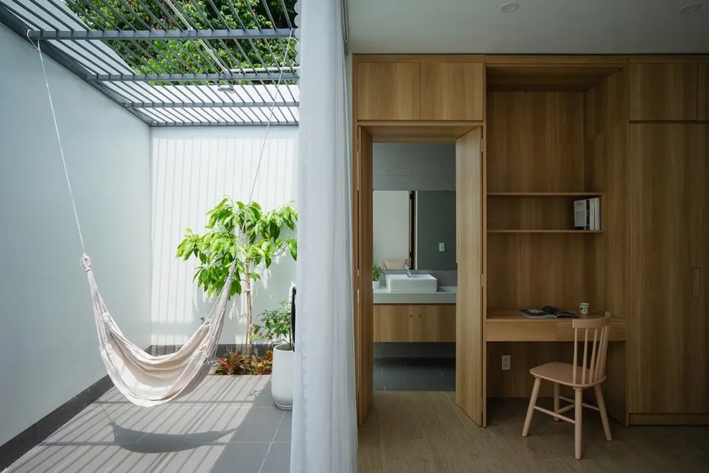 Góc thư giãn thiết kế cạnh phòng ngủ của gia đình.