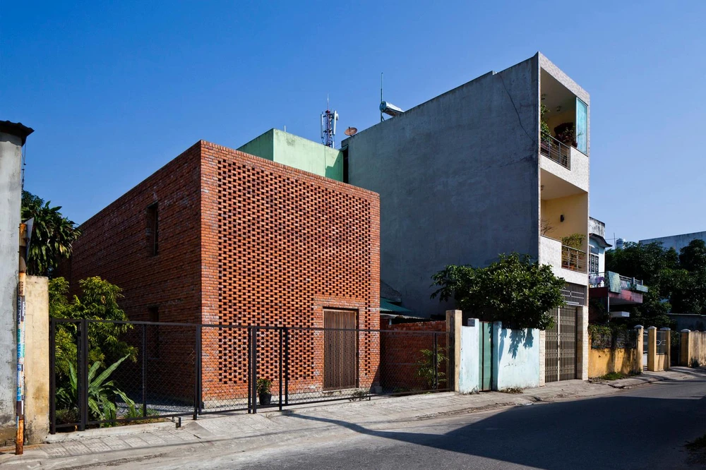 The Termitary House có diện tích 80 m² xây dựng tại Đà Nẵng thiết kế bởi nhóm thiết kế Tropical Space.