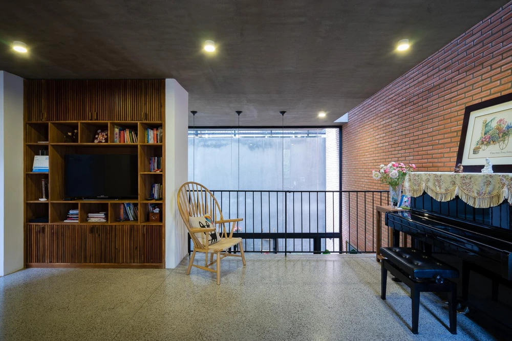 Ngôi nhà 4 tầng xây trên đất méo vẫn đẹp ảnh 7