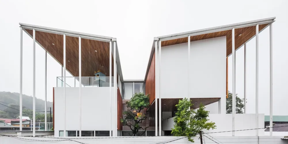 Ngôi nhà ba tầng là tổ ấm của gia đình có bốn thành viên ở TP Huế.