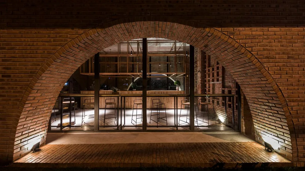 Khối cơ sở là một khối hình chữ nhật, sử dụng để làm quán cà phê kết hợp khu vườn.