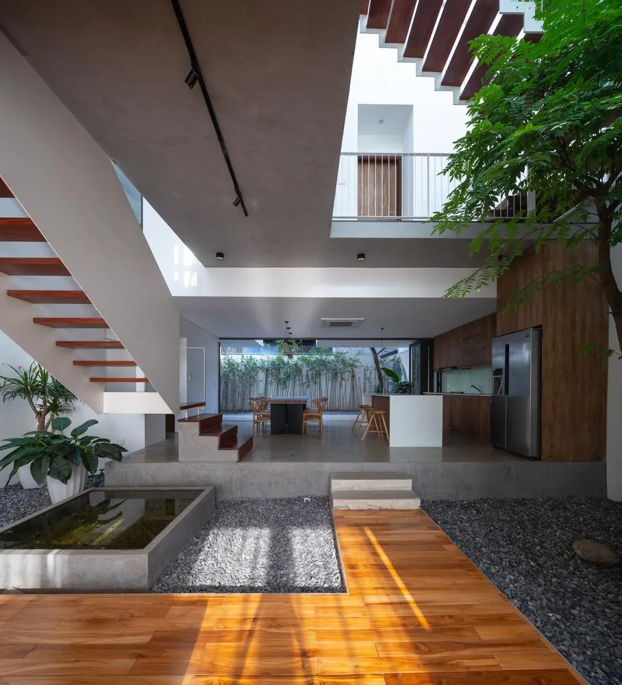 Ngoài những không gian thực sự cần riêng tư, mọi phần khác đều được kết nối với nhau như không gian phòng khách, bếp, bàn ăn...