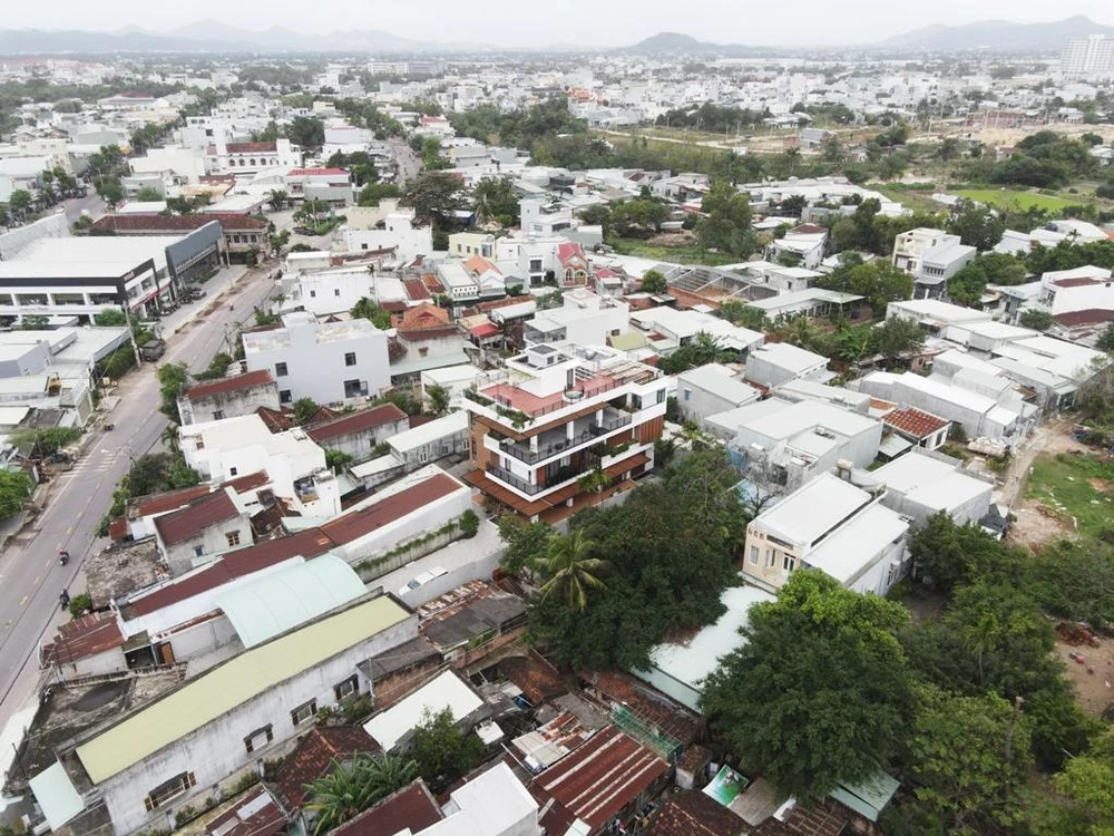 QH Villa có diện tích 620 m2 tọa lạc tại vị trí tại giao lộ lớn vào thành phố Quy Nhơn, Bình Định.