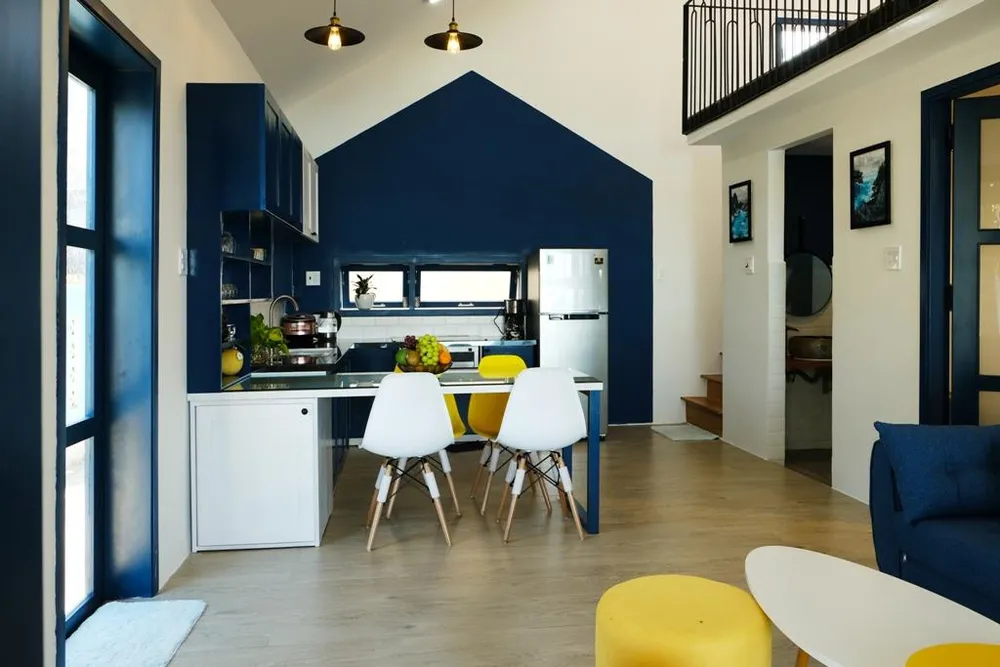 Gian bếp được đầu tư thiết kế kỹ lưỡng để phù hợp với nhu cầu nhỏ gọn nhưng hiện đại, đầy đủ chức năng.