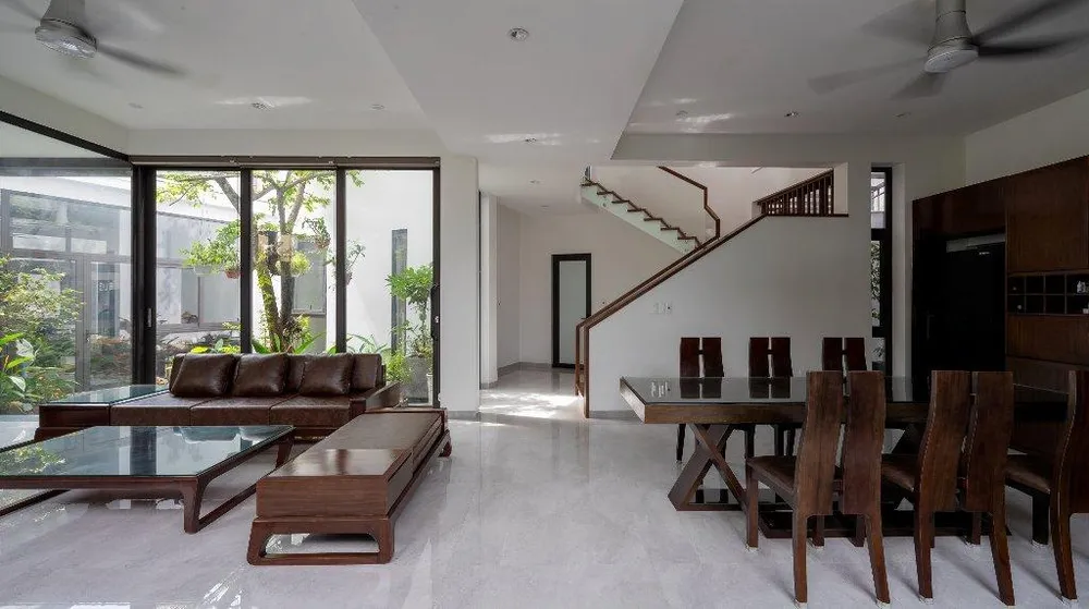 Với khu đất, kiến trúc chia các không gian thành hai phần: động và tĩnh.