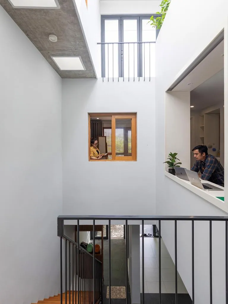 Kiến trúc sư cho biết, ngôi nhà có hai lớp thông gió thụ động, một là thông gió cho từng phòng và hai là thông gió cho toàn nhà.