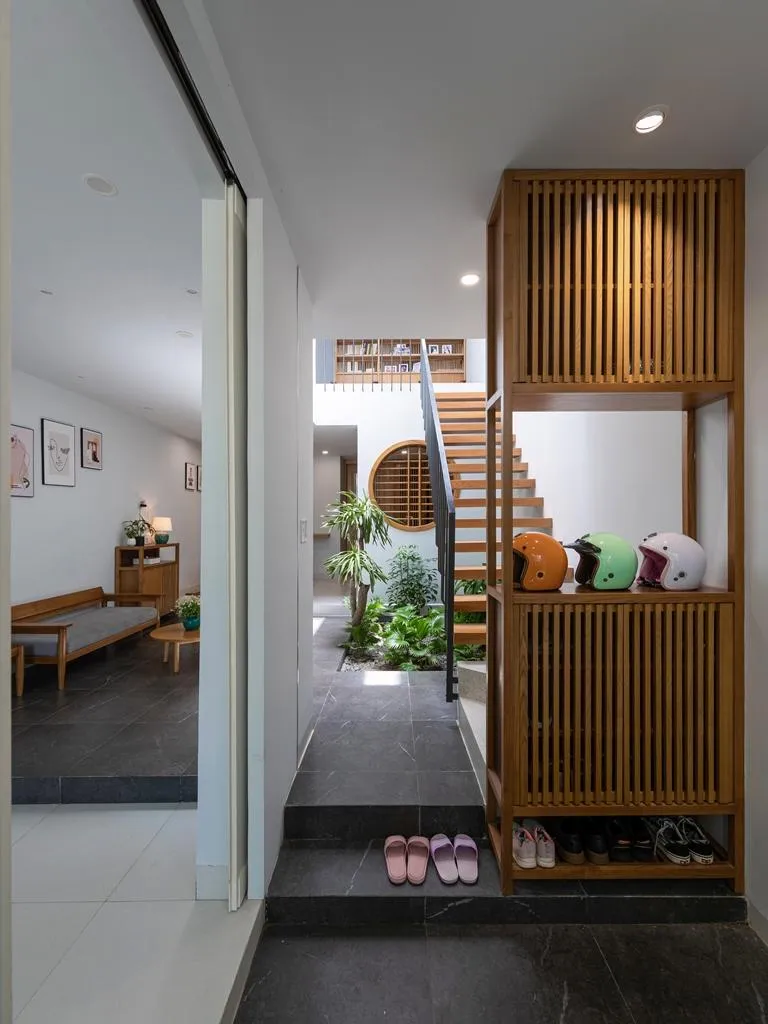 Tầng một là không gian của phòng khách, bếp và bàn ăn...