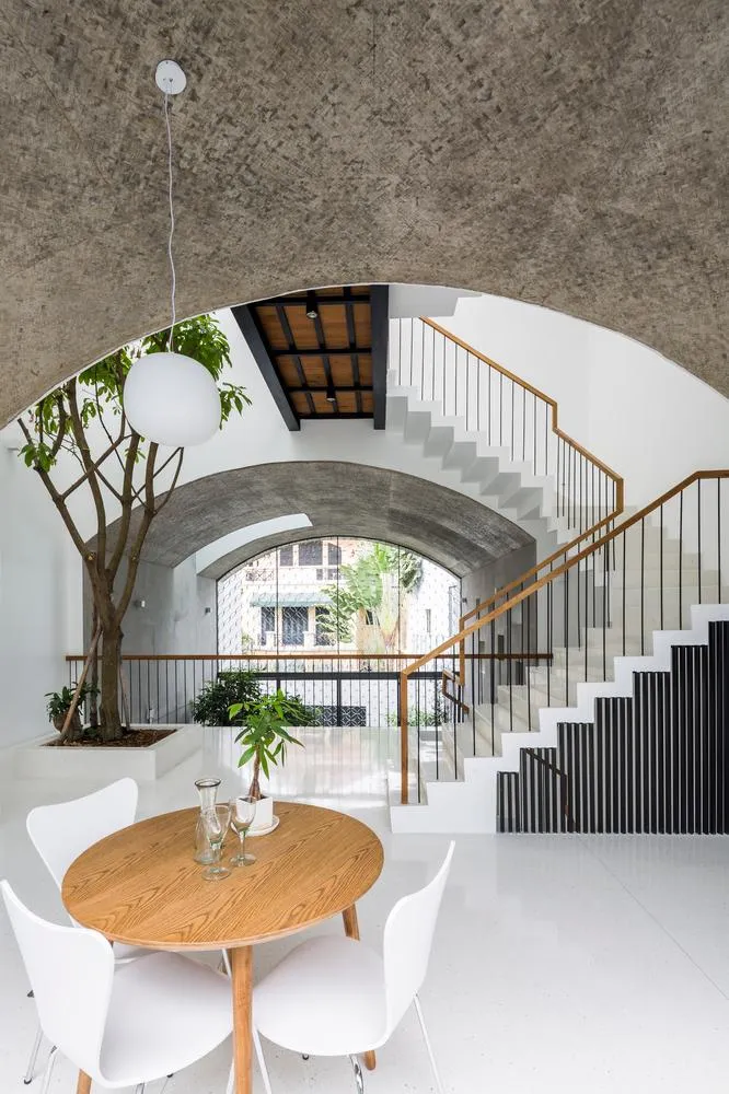 Kiến trúc sư thiết kế không gian ngoài trời này dựa theo những mái vòm truyền thống và đặc trưng của Việt Nam.