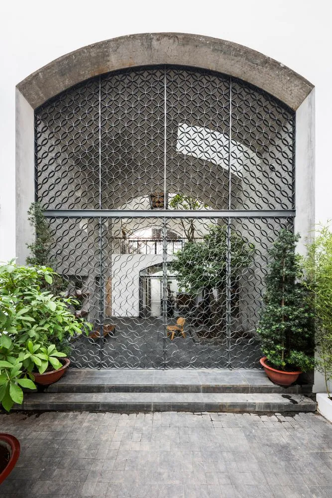 Với diện tích 380 m², ngôi nhà với thiết kế mái vòm cao thông thoáng ở Bình Thạnh, TP.HCM.